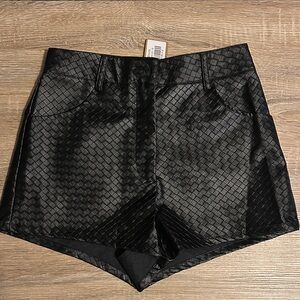 Vestique Black High Waist Quilted Shorts